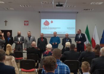 Honorowo dzielą się najcenniejszym lekiem