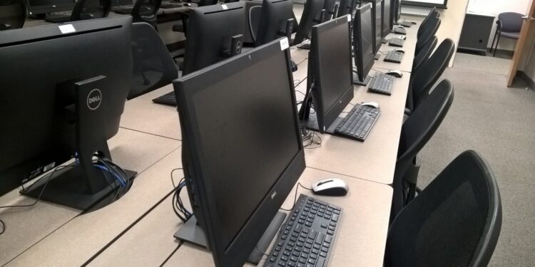 Nowy sprzęt dla uczniów dzięki Aktywnej Tablicy