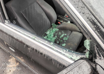 Bez powodu uszkodził zaparkowane auta