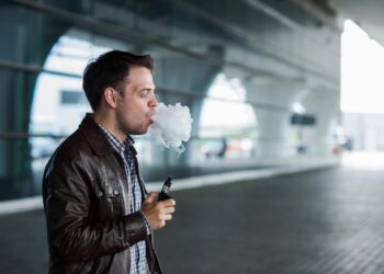 E-papierosy nie pomagają w rzucaniu nałogu