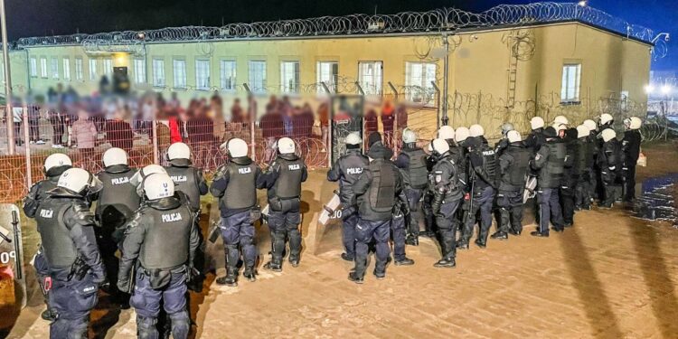 Sytuacja w ośrodku dla cudzoziemców w Wędrzynie została opanowana [WIDEO]