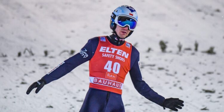 Stoch ósmy w Ruce, wygrał Kobayashi