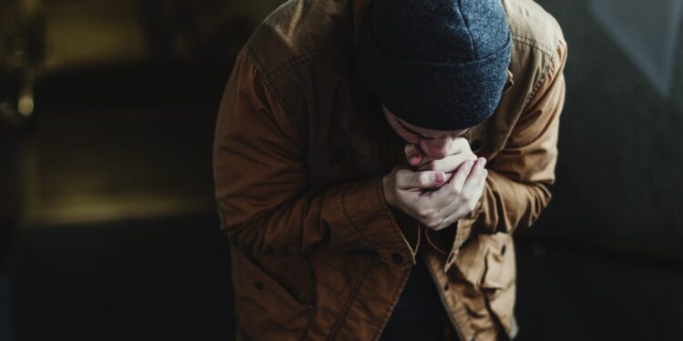 Idą mrozy. Reaguj, gdy ktoś potrzebuje pomocy!