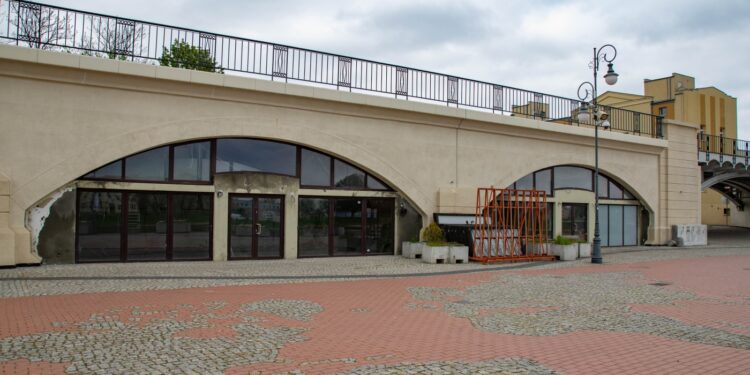Pomieszczenia pod estakadą gotowe na gastronomię