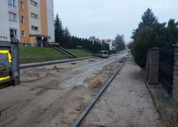 Poślizg na Długosza. Mieszkańcy i tak organizują otwarcie