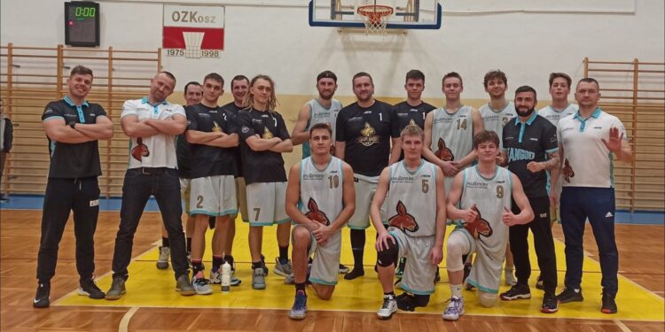 Kolejna „setka” Kangoorów