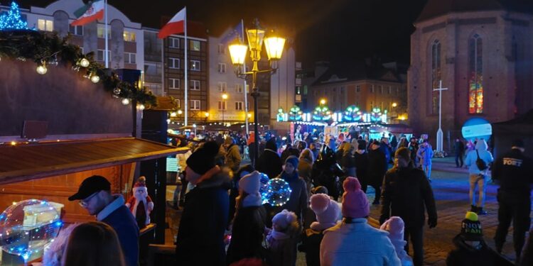 Przedświąteczne spotkanie podczas jarmarku [ZDJĘCIA]