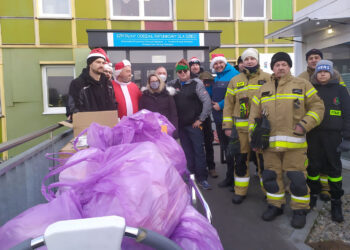 Offroadowy Mikołaj rozdaje prezenty