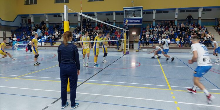 Derby z jednym faworytem: Orzeł kontra SKS