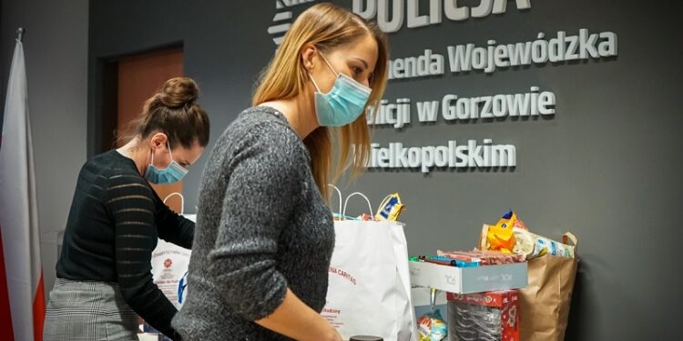 Świąteczne torby od lubuskich policjantów