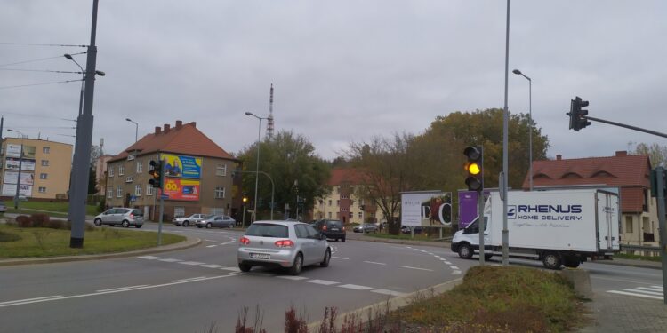 Co ze światłami na rondzie Santockim?