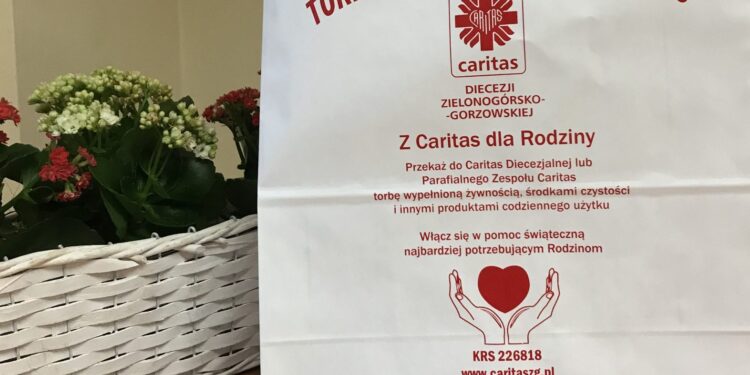 Wypełnij torbę darami dla potrzebujących