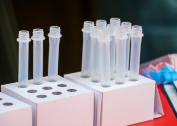 Ponad 16 mln szczepień. Blisko połowa nowych zakażeń to wariant delta