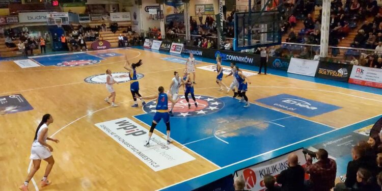 Rewelacyjny, ale osłabiony beniaminek kolejnym rywalem akademiczek