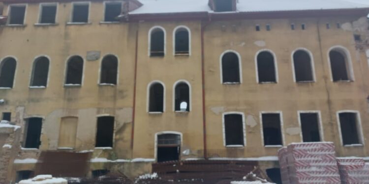 CEZiB i problemy z budynkiem „B”