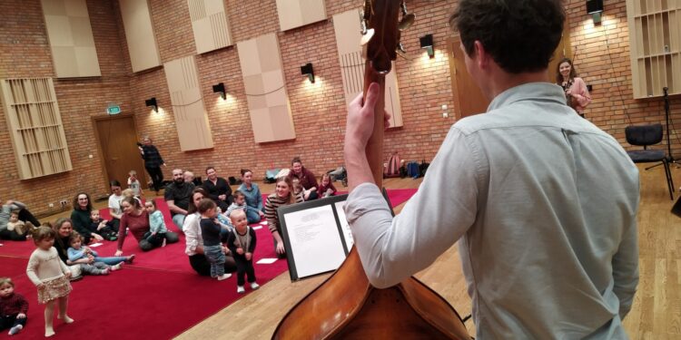 Muzyczne raczkowanie czyli muzyka z poziomu dywanu…