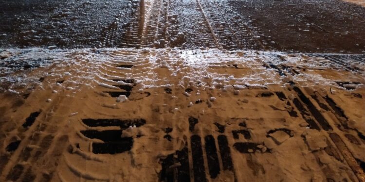 Ślisko, ślisko, ślisko i NIEBEZPIECZNIE !!!