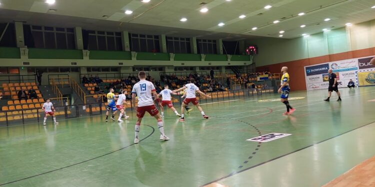 Stal wyrzuciła superligowca! Za 2 tygodnie przyjedzie kolejny