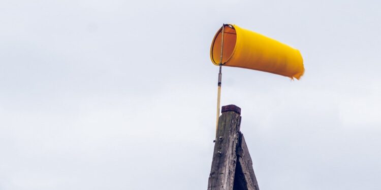 IMGW ostrzega przed silnym wiatrem w zachodniej Polsce