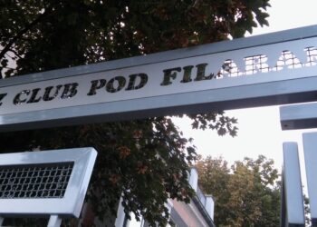 Gigant saksofonu zagra Pod Filarami