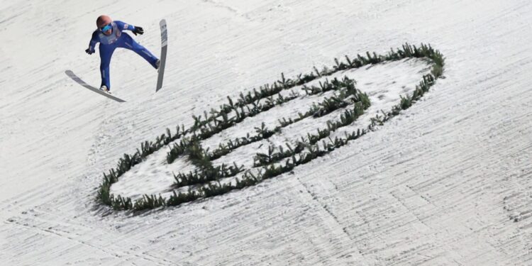 Polacy na 5. miejscu w Bischofshofen w konkursie drużynowym