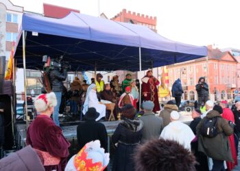 Trzej królowie i bohaterowie w centrum miasta