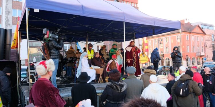 Trzej królowie i bohaterowie w centrum miasta