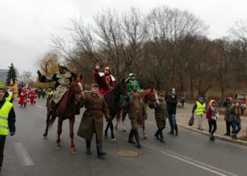 Orszak Trzech Króli na placu Starego Rynku