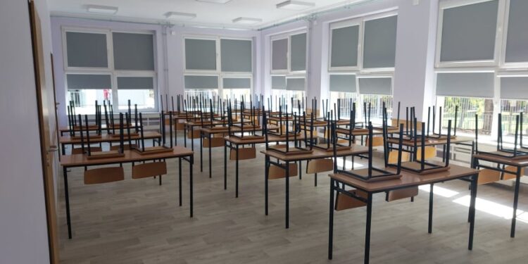 12500 uczniów zostanie w domu