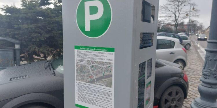 Mapka na każdym parkomacie