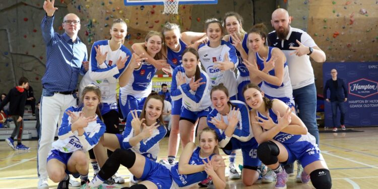 Dziewczyny mają brąz