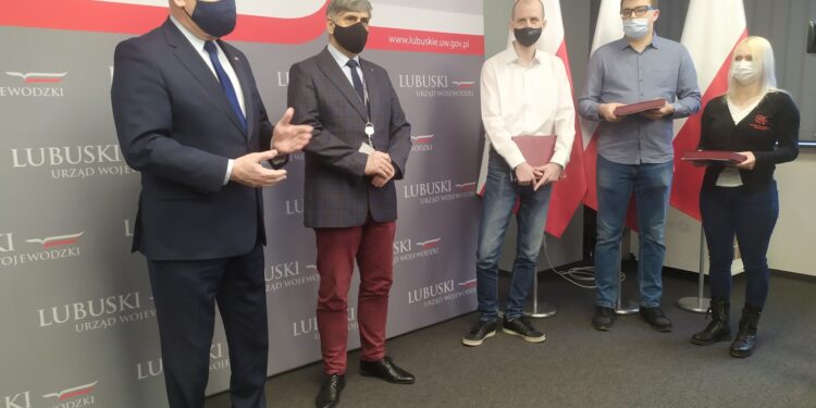 Prawie pół miliona telefonów pod nr 112