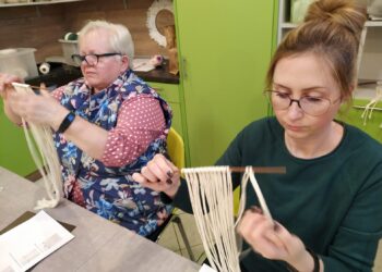 Warsztaty wyplatania makramy budzą nowe pasje…