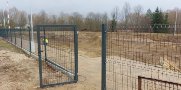 Przy SP 21 powstaje nowe boisko