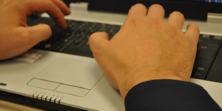 Gorzowianin oszukany na 300 tysięcy. Zainwestował w kryptowaluty