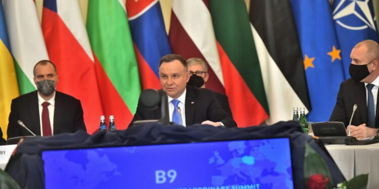 Prezydent na szczycie B9: musimy mocniej wspierać Ukrainę, szczególnie poprzez dostawy uzbrojenia