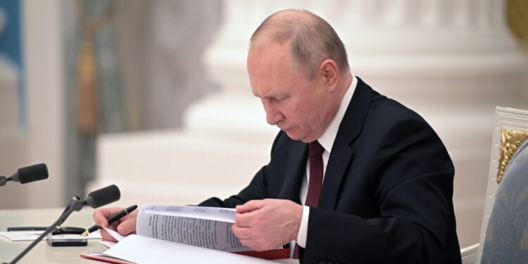 Władimir Putin podpisał dokumenty o niepodległości Donbasu