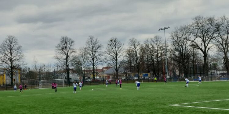 Zaległości bez punktów: KKP Warta przegrała z Włókniarzem