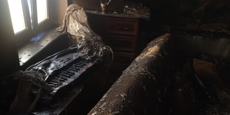 Pożar w kamienicy przy ul. Kolejowej. Nie żyje jedna osoba