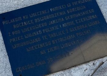 Tablica zniknie ze ściany Urzędu Miasta