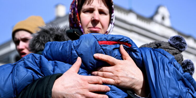 Uchodźcy z Ukrainy na peronach Dworca Głównego PKP w Przemyślu, 12 marca 2022. Trwa inwazja Rosji na Ukrainę. Fot. PAP/Darek Delmanowicz