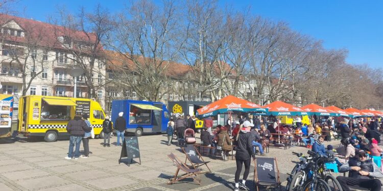 Drugi dzień Festiwalu Smaków Food Trucków