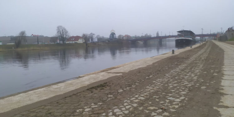 Porządki na nadwarciańskim bulwarze