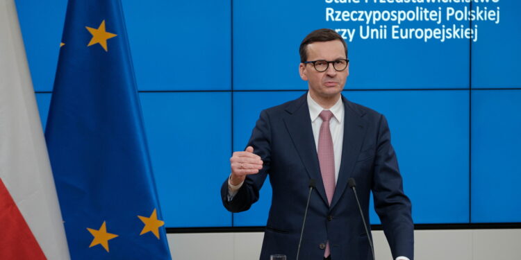 Morawiecki: Polska jako jedna z pierwszych w UE odejdzie od importu paliw z Rosji