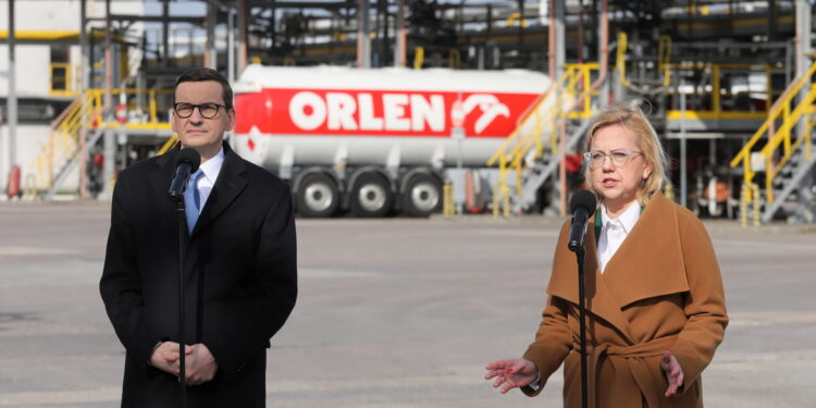 Rząd planuje odejście od rosyjskiej ropy do końca roku