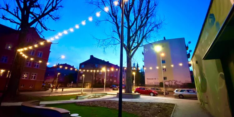 Park kieszonkowy z klimatycznym oświetleniem