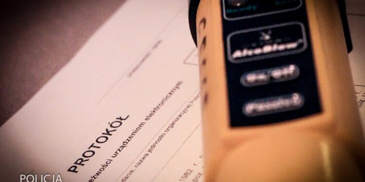 Nietrzeźwa bez uprawnień z dzieckiem w aucie