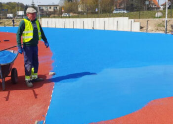Stadion lekkoatletyczny zmienia kolory