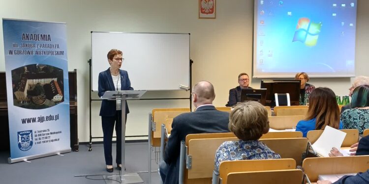 konferencja w Akademii Jakuba z Paradyża