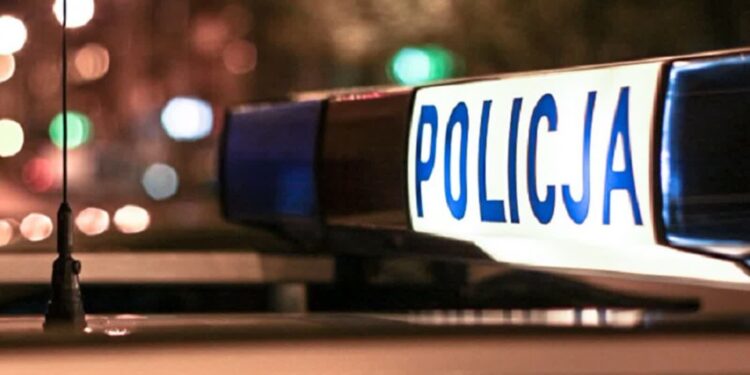 Policjant rozbił nieoznakowany radiowóz o latarnię, był nietrzeźwy
